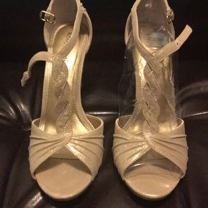 Kelly & Kate t- strap breaded heel! Gold heel